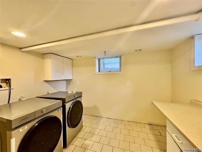 Building Photo - 73 Watkins Ave