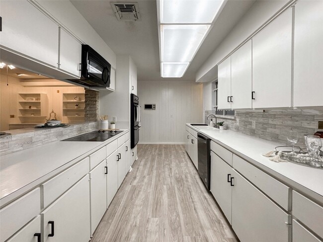 Building Photo - 5126 Berry Creek Dr