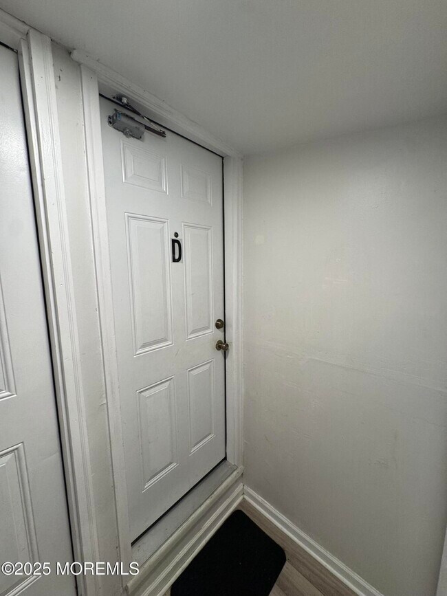 Building Photo - 172 Carr Ave