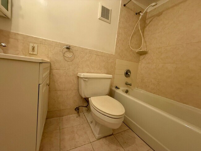 Building Photo - 333 Grand Ave