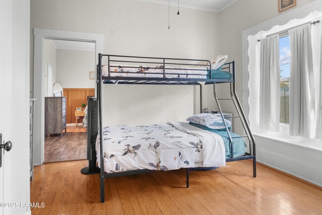 Building Photo - 501 Daspit St