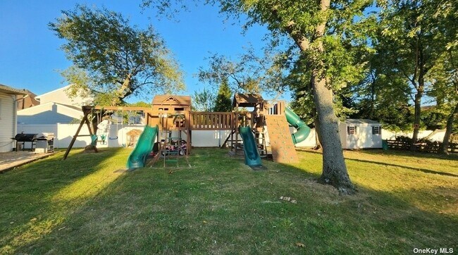 Building Photo - 350 Linden St