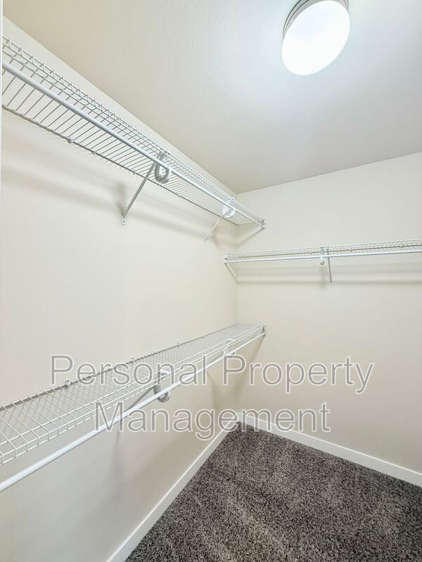 Building Photo - 6108 NE 71st Ave