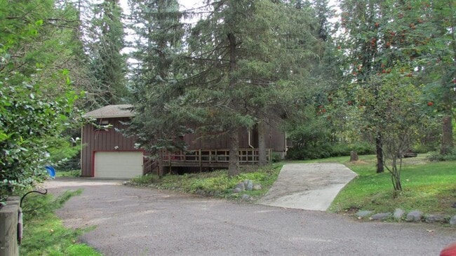 Building Photo - Charming Whitefish Home