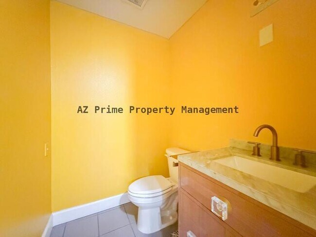 Building Photo - 1029 N Central Ave