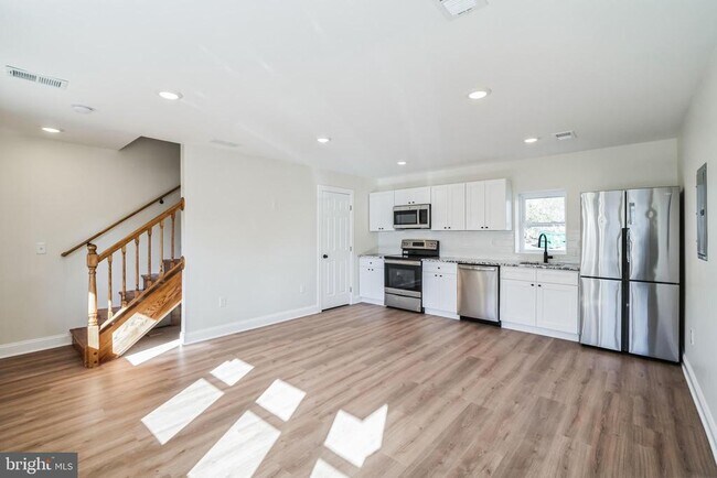 Building Photo - 27 E Butler Ave