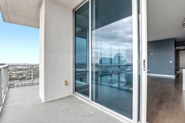 Building Photo - 150 E Robinson St