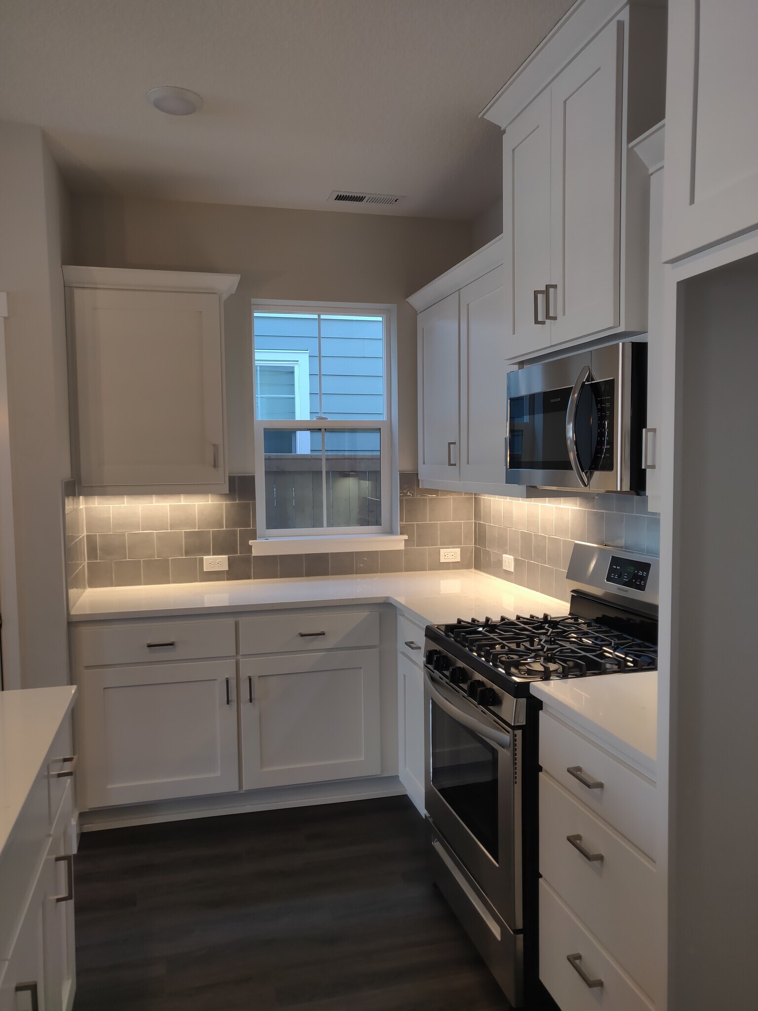 Open kitchen - 3893 SE 81st Ave