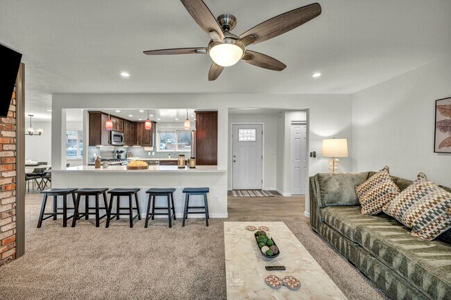 Building Photo - FULLY FURNISHED MOUNTAIN VIEW RETREAT with HOT TUB, RV PARKING & NO HOA