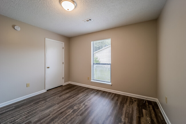 Building Photo - Four Bedroom Home in Summerville, SC!