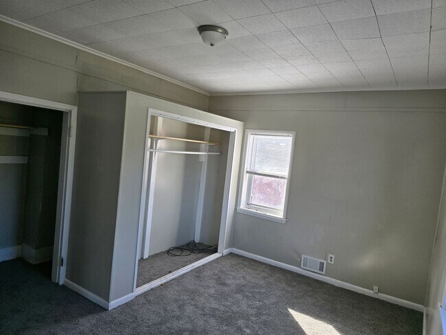 Building Photo - 1521 E Kirby Ave