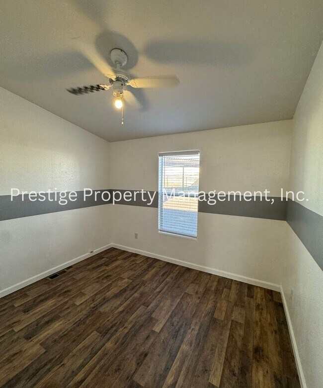 Building Photo - This 4/2 Vail Manufactured Home Is On A 1 Acre Lot!!!