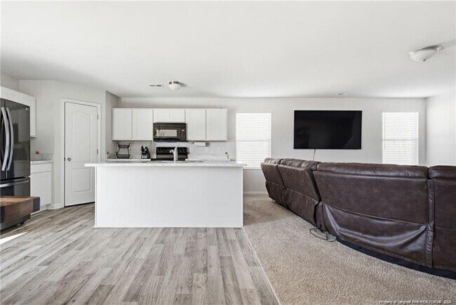 Building Photo - 913 Sapphire Stone Ln
