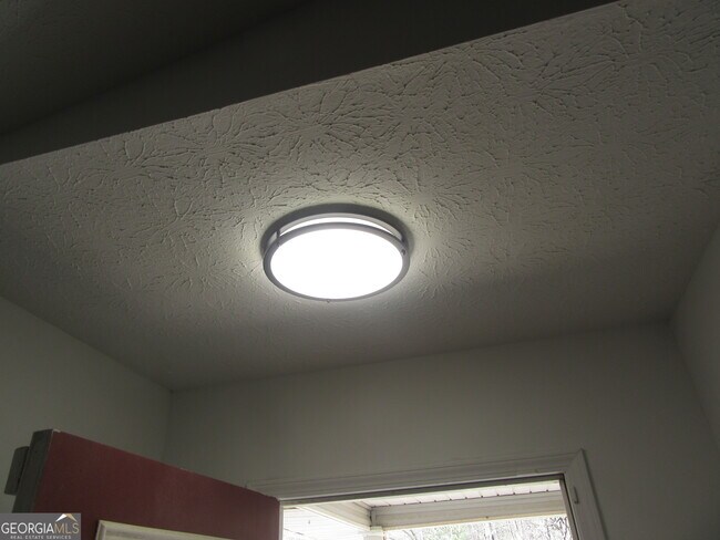 Building Photo - 613 Windsor Dr SE