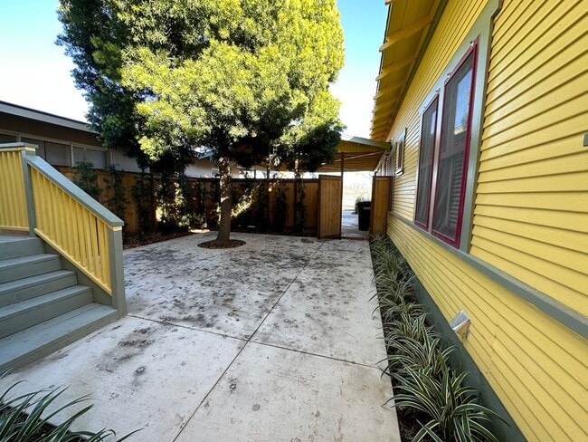 Building Photo - 678 N Shaffer St