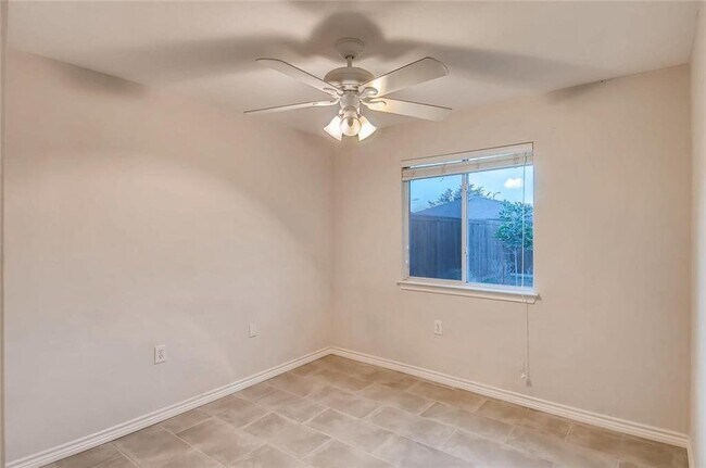 Building Photo - Spacious 4 Bed 3 Bath Rental with Modern Touches in Austin