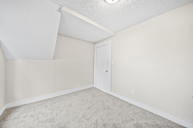 Building Photo - 2709 Kilbourne Ave