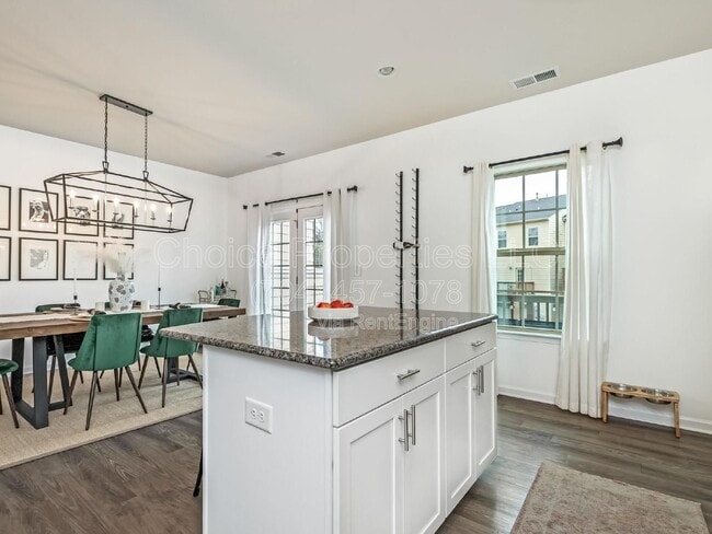 Building Photo - 4027 Zilker Park Dr