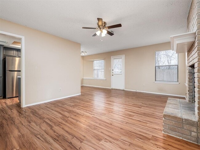 Building Photo - 706 Rollingway Dr