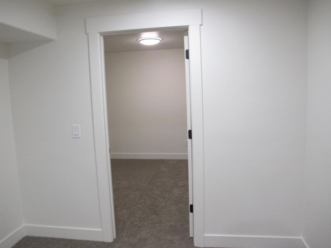 Building Photo - 2037 Bridle Cir