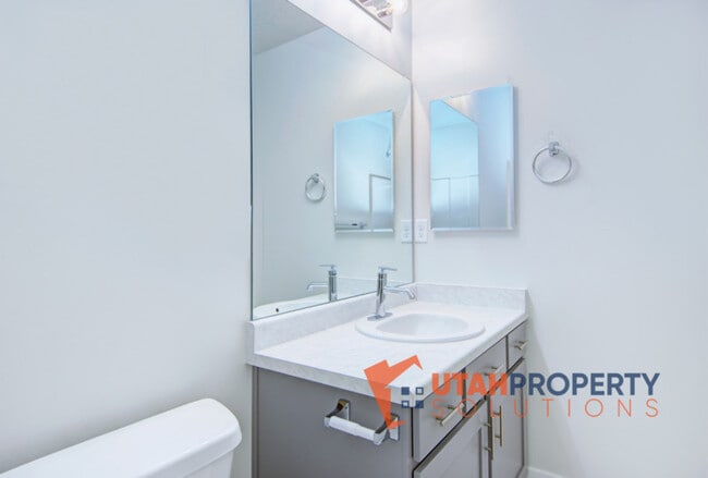 Building Photo - 408 S 980 W