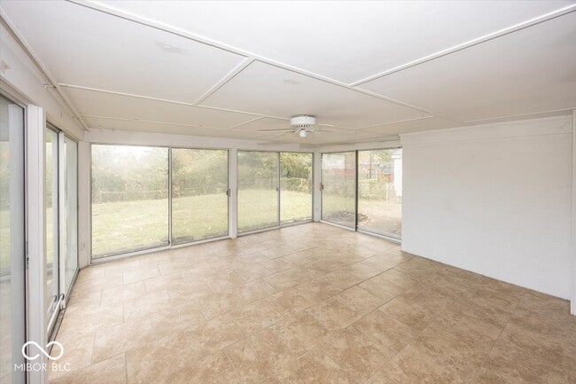 Building Photo - 130 Carmel View Dr