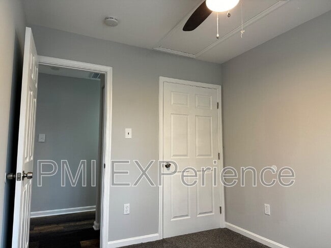 Building Photo - 9806 Ambler Ln