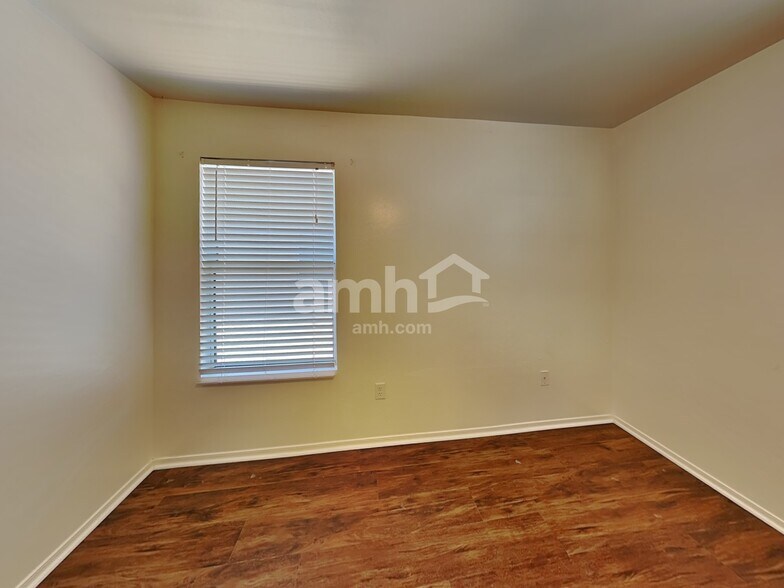Building Photo - 4242 E Baylor Ln