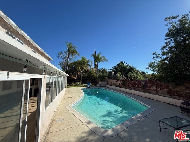 Building Photo - 8031 Melba Ave