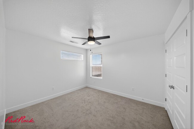 Building Photo - Stunning 4 Bedroom Home in Beautiful Desert Terrace Community