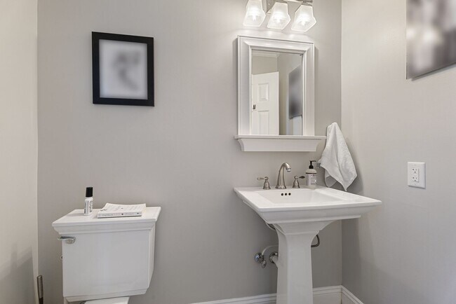 Building Photo - 3100 Franklin St