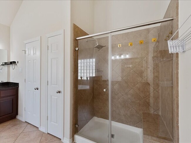 Building Photo - 5502 Lunia Ln