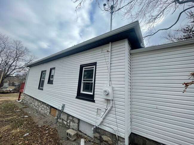 Building Photo - Remodeled 2 Bed/1 Bath home off 23rd!