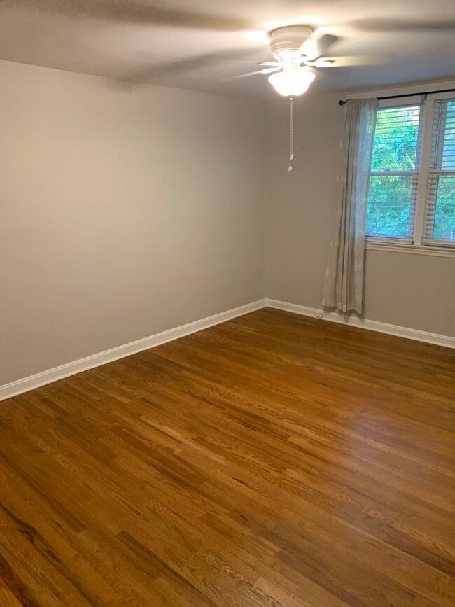 Building Photo - Charming Trolley Area Brick Townhome