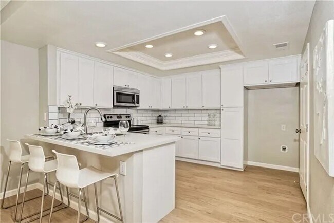 Building Photo - Two Bedroom, Two Bathroom Home for 12-mont...
