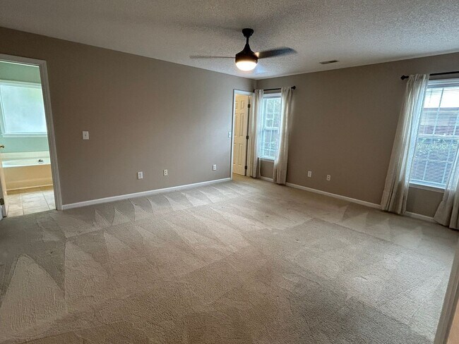 Building Photo - Charming home nestled in Courtney Pines with full fenced backyard!