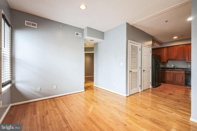 Building Photo - 610 Irving St NW