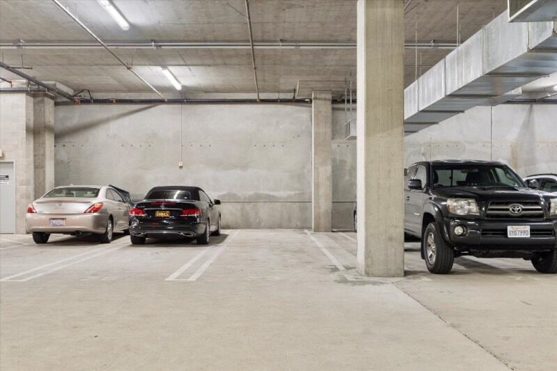 Building Photo - 285 W 6th St