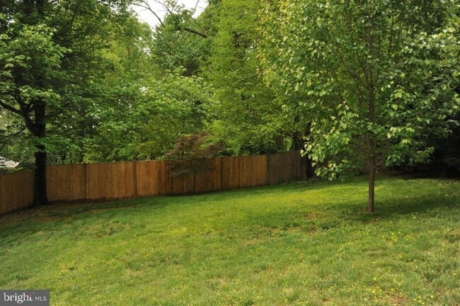 Building Photo - 6902 Stoneybrooke Ln