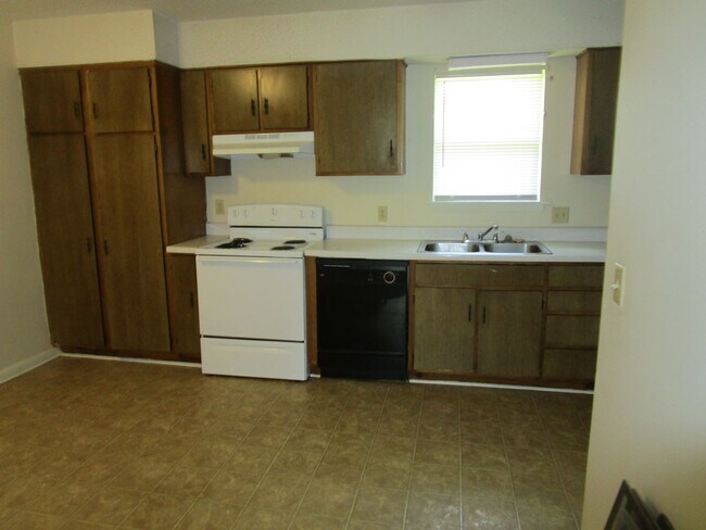 Building Photo - 251 Rast St