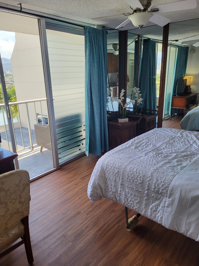 9th floor bedroom overlooking mountains - 441 Lewers St