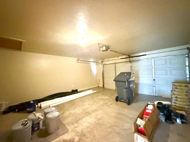 Building Photo - 402 Boggy Creek Dr