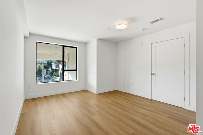 Building Photo - 1822 Overland Ave