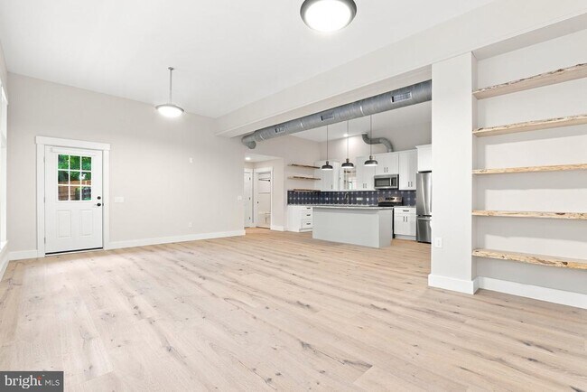 Building Photo - 5565 Pennell Rd
