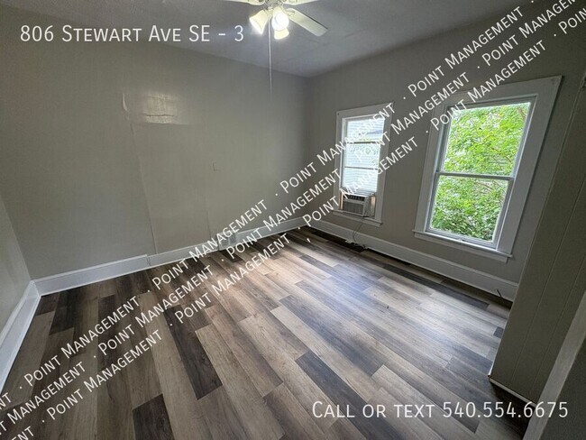 Building Photo - 806 Stewart Ave SE