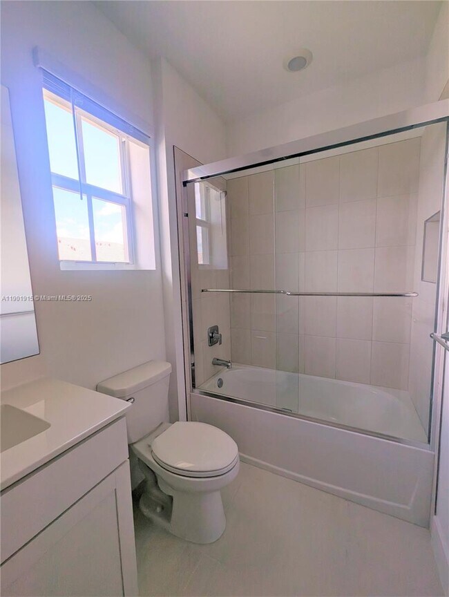 Building Photo - 125 SW 171st Terrace