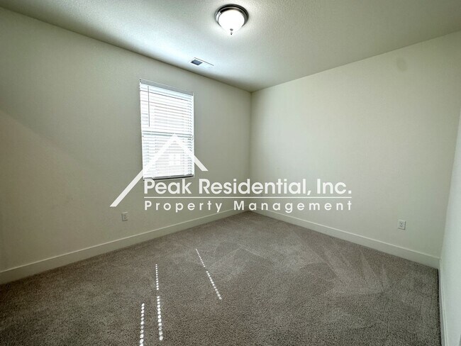 Building Photo - Beautiful Newer Elk Grove 3bd/2.5ba Home with 2 Car Garage