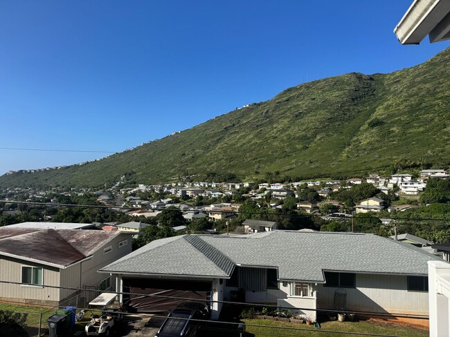 Building Photo - Aina Haina - Renovated 4 bedroom, 2 bath single family home