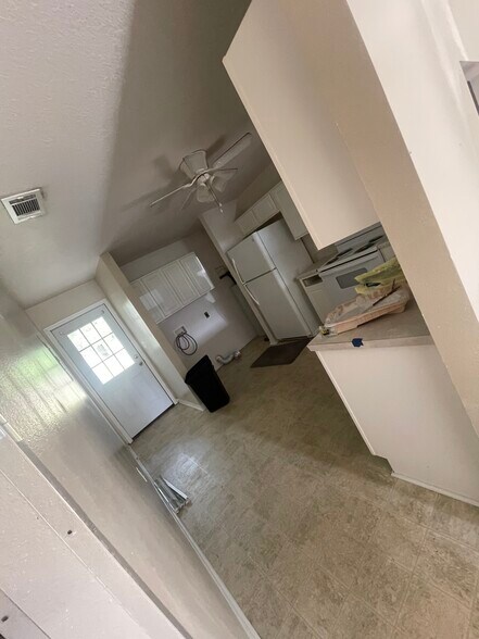 Building Photo - 867 S Brett St