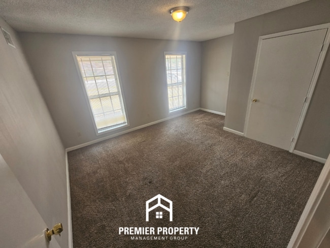 Building Photo - 3373 S Mendenhall Rd